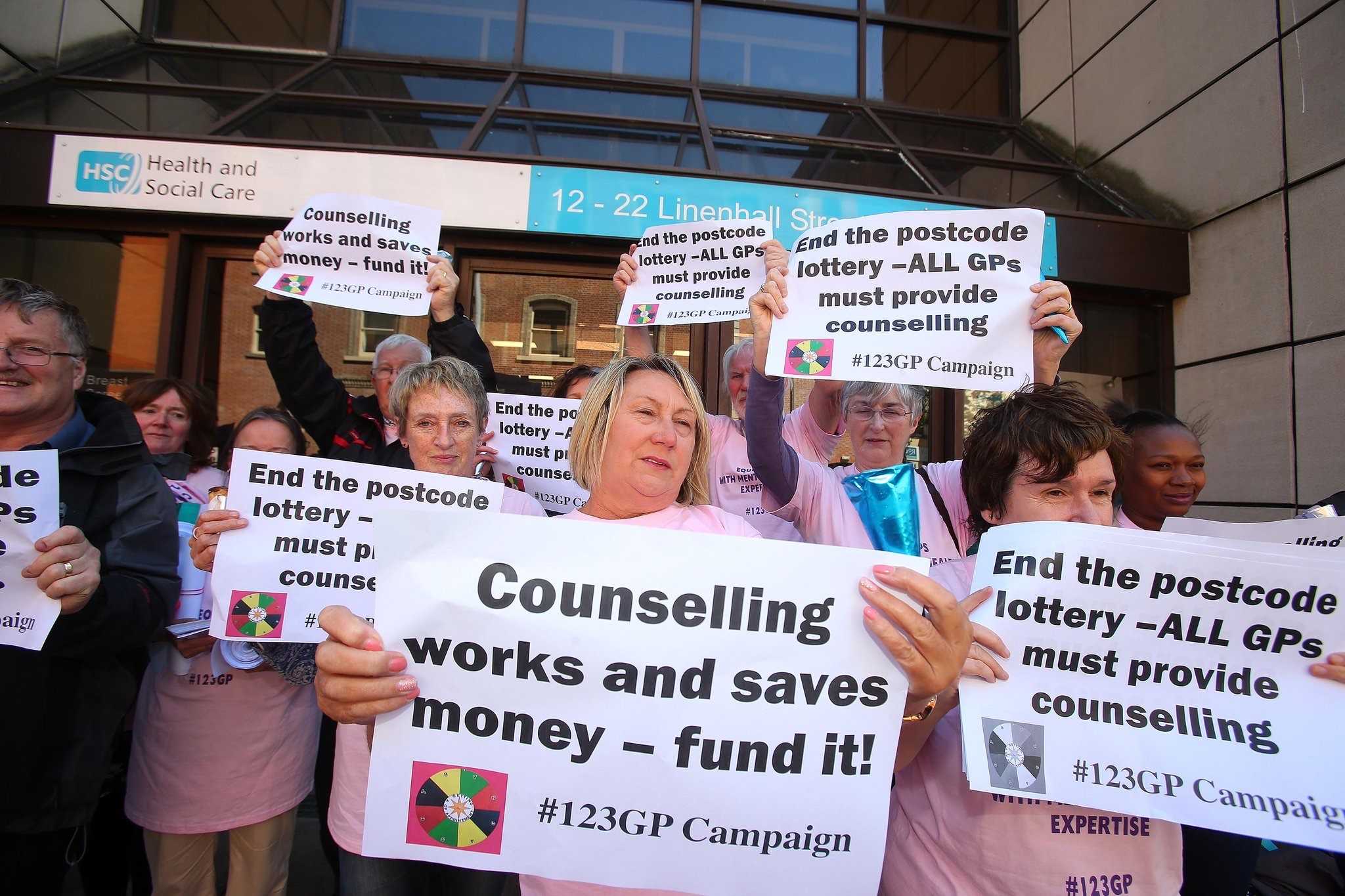 Mental Health Rights campaigners make their voices heard outside the HSC